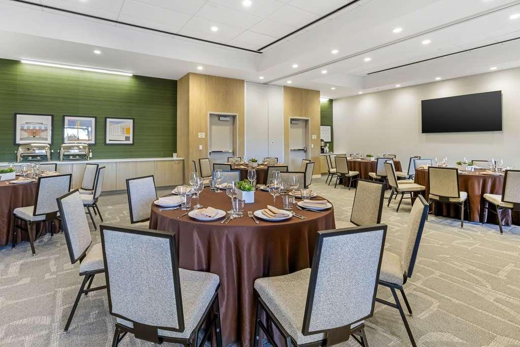 Cambria Hotel Burbank Airport 시설 사진