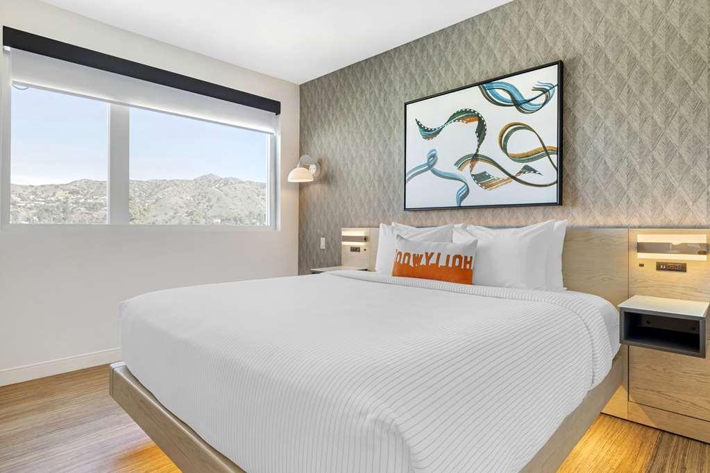 Cambria Hotel Burbank Airport 객실 사진