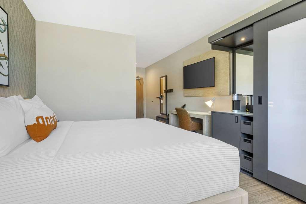 Cambria Hotel Burbank Airport 객실 사진